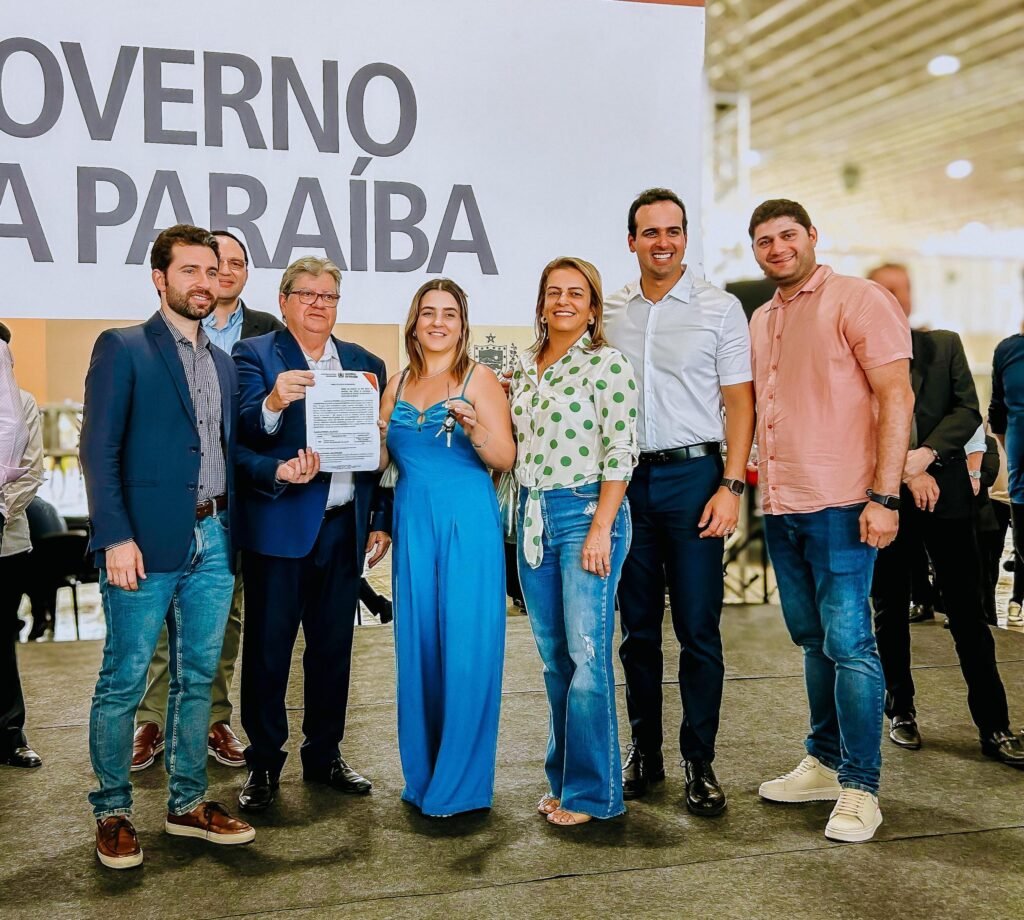 912bdfe0-b732-43c3-975f-5274169aeaae-1024x920 Prefeita Jorsâmara Neves Recebe Novo Ônibus Escolar para Zabelê em Parceria com o Governo da Paraíba